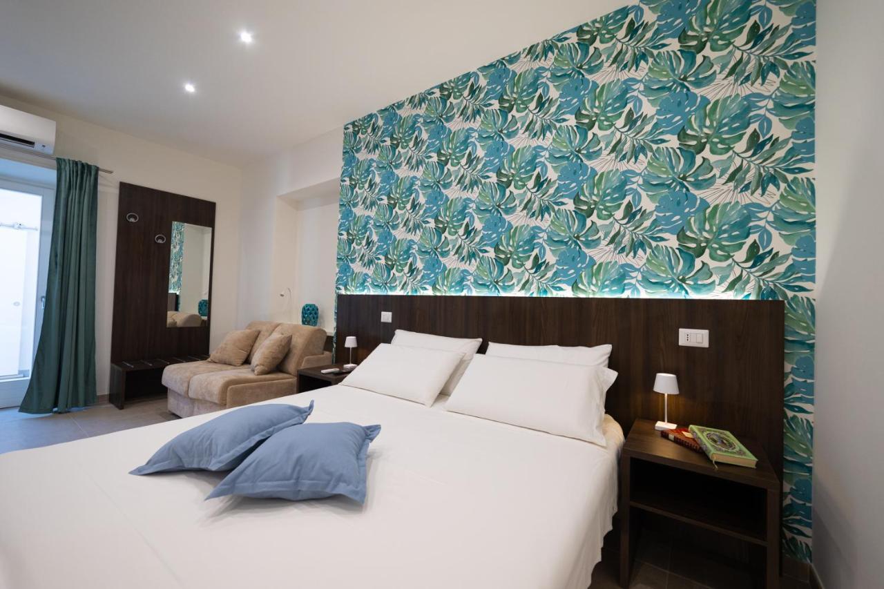 Numisia Guest House Terracina Exterior foto