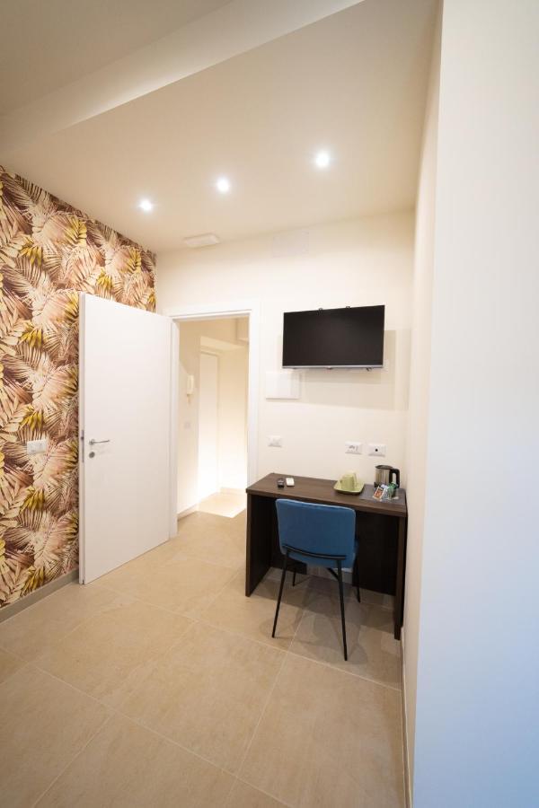Numisia Guest House Terracina Exterior foto