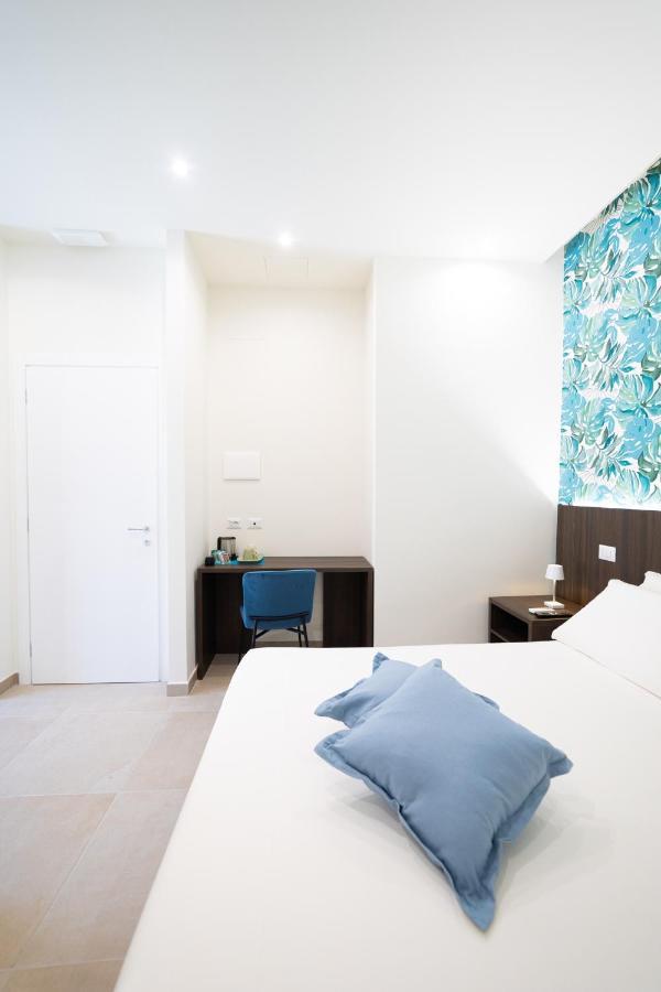 Numisia Guest House Terracina Exterior foto