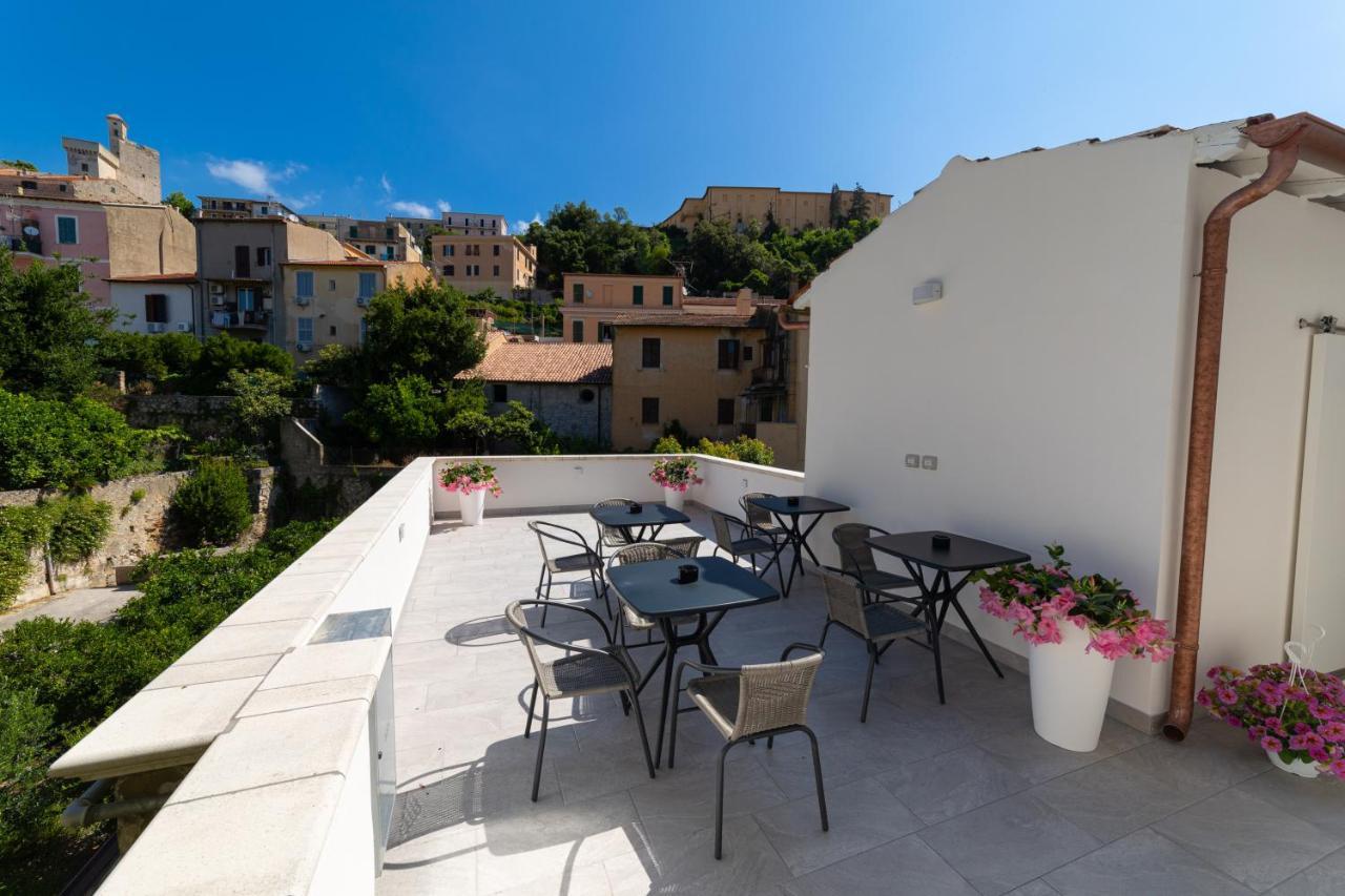Numisia Guest House Terracina Exterior foto