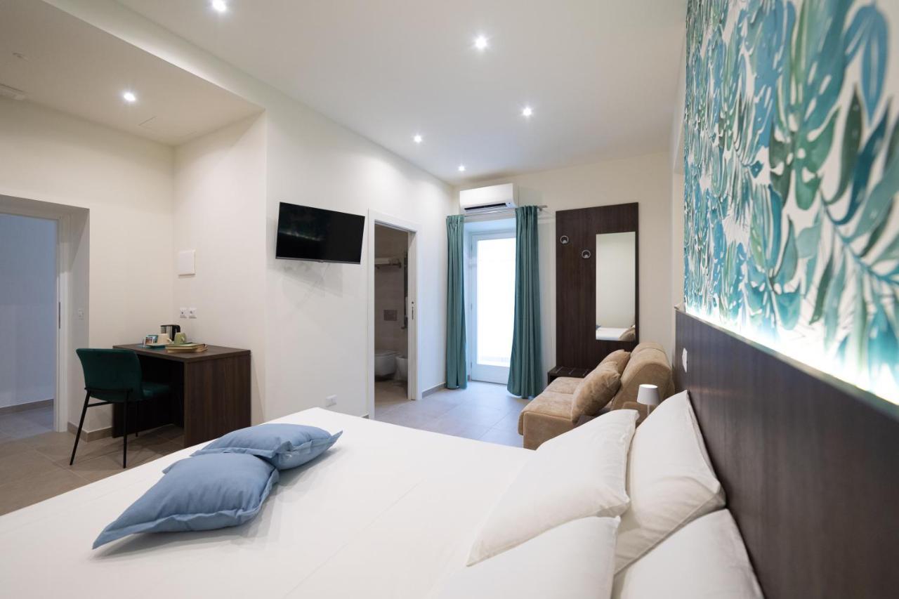 Numisia Guest House Terracina Exterior foto