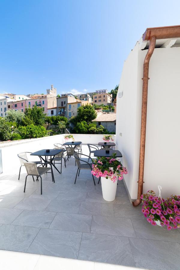 Numisia Guest House Terracina Exterior foto